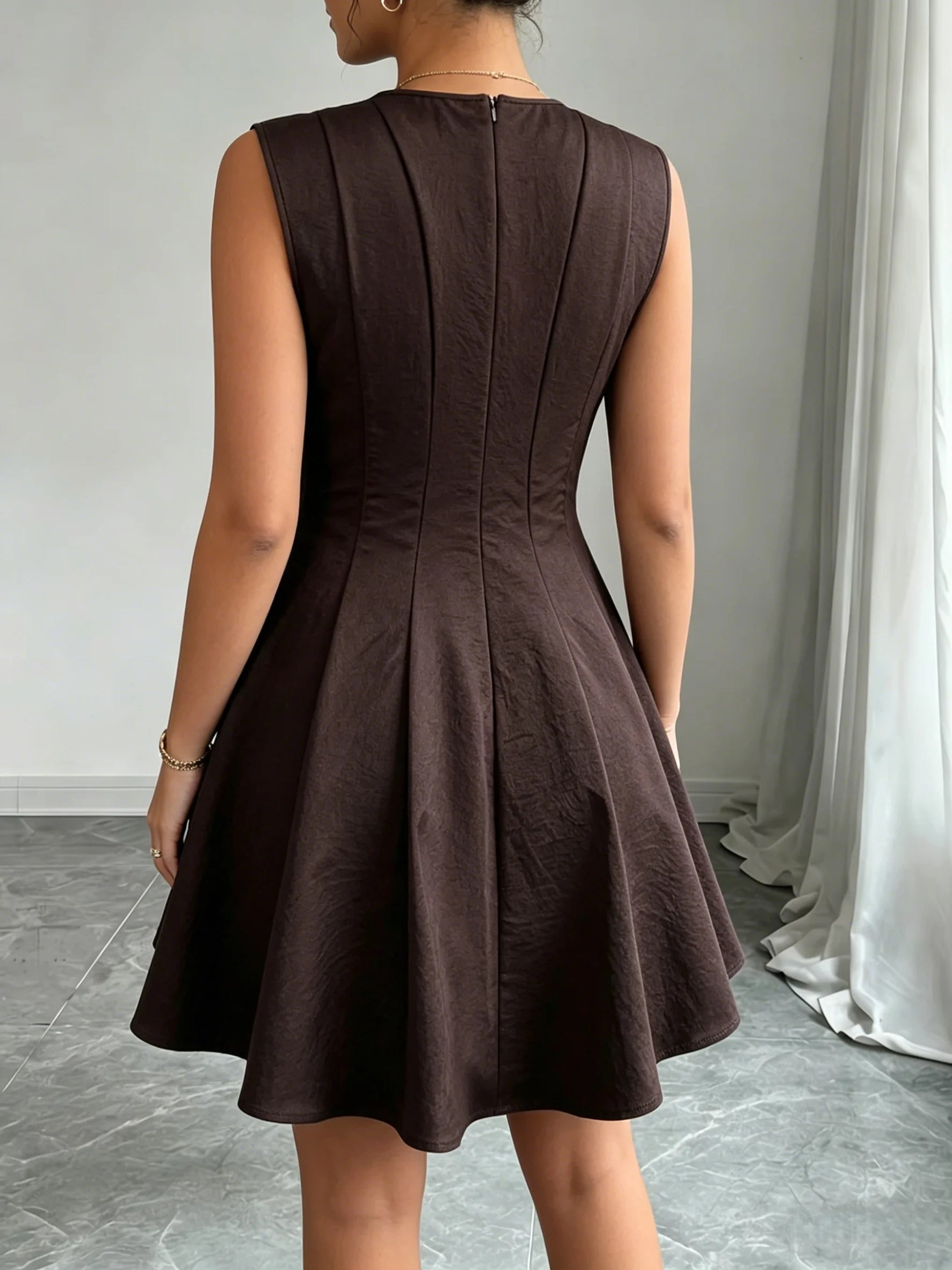 Women Mini Dress Sleeveless Crew Neck Seamed Waist A-Line Dress Chic Spring Summer Casual Date Brunch Club Night Party Dresses