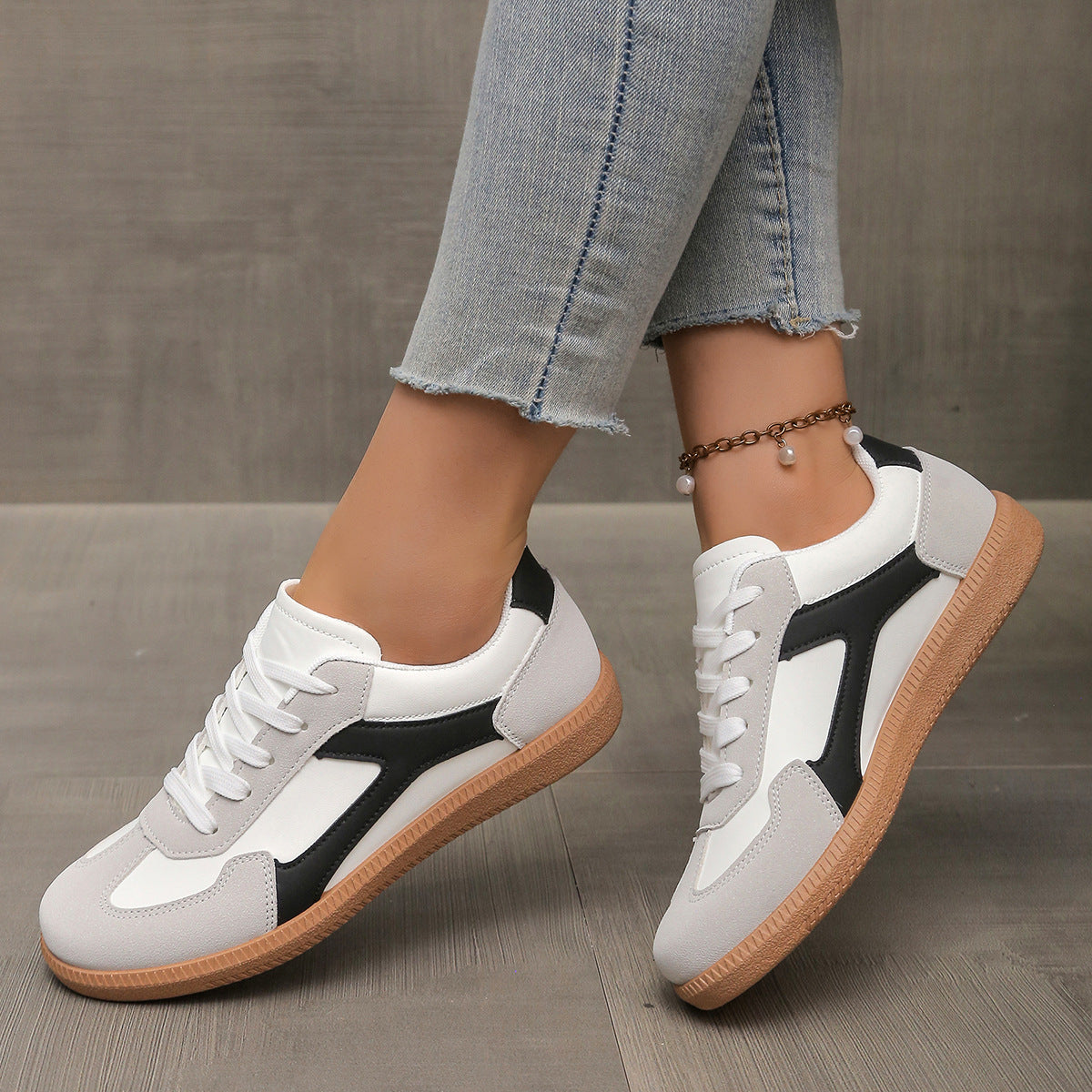 Women's Minimalist Lace-Up Outdoor Sneakers – Lightweight Non-Slip Casual Shoes